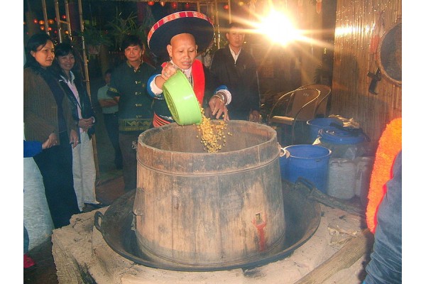 Rượu Bó Nặm nét văn hóa nấu rượu truyền thống của người Bắc Kạn có gì đặc biệt?